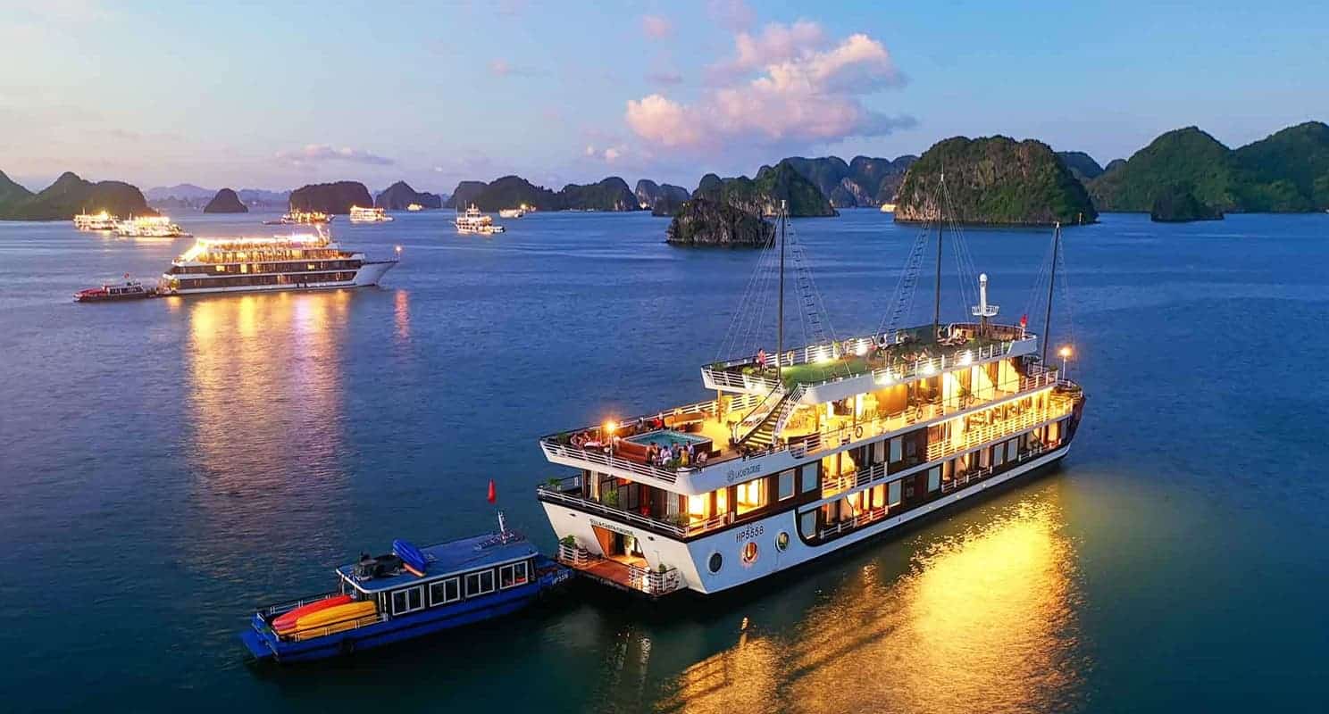 Halong Bay - a natural Highlights of Vietnam