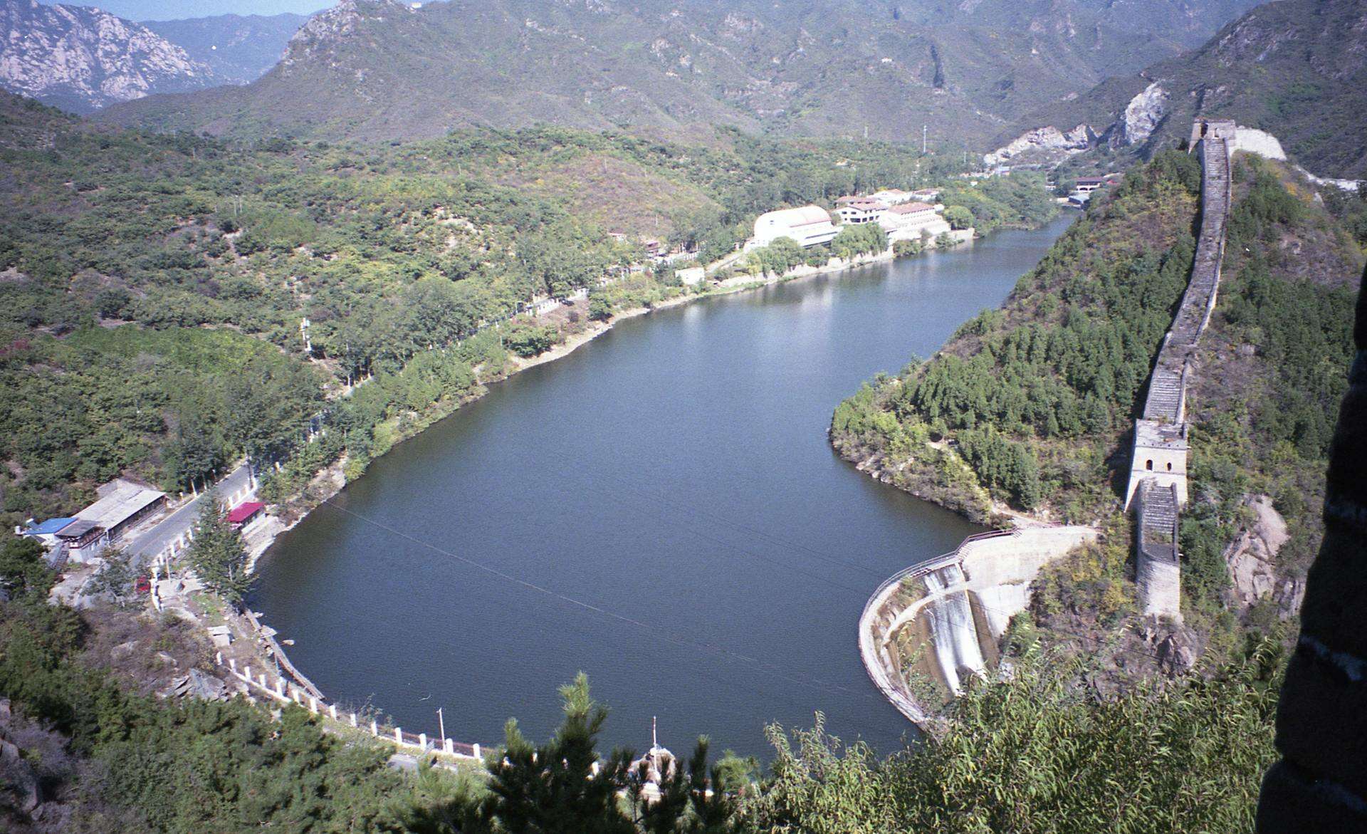 Dam and reservoir in a scenic mountain landscape, part of My Way Travel US travel destinations.